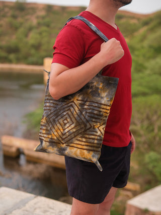 Tavra Tote